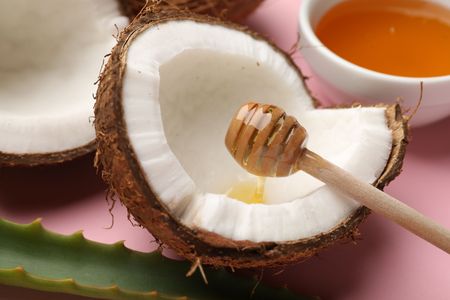 Coconut-Based Hair Oil Mask