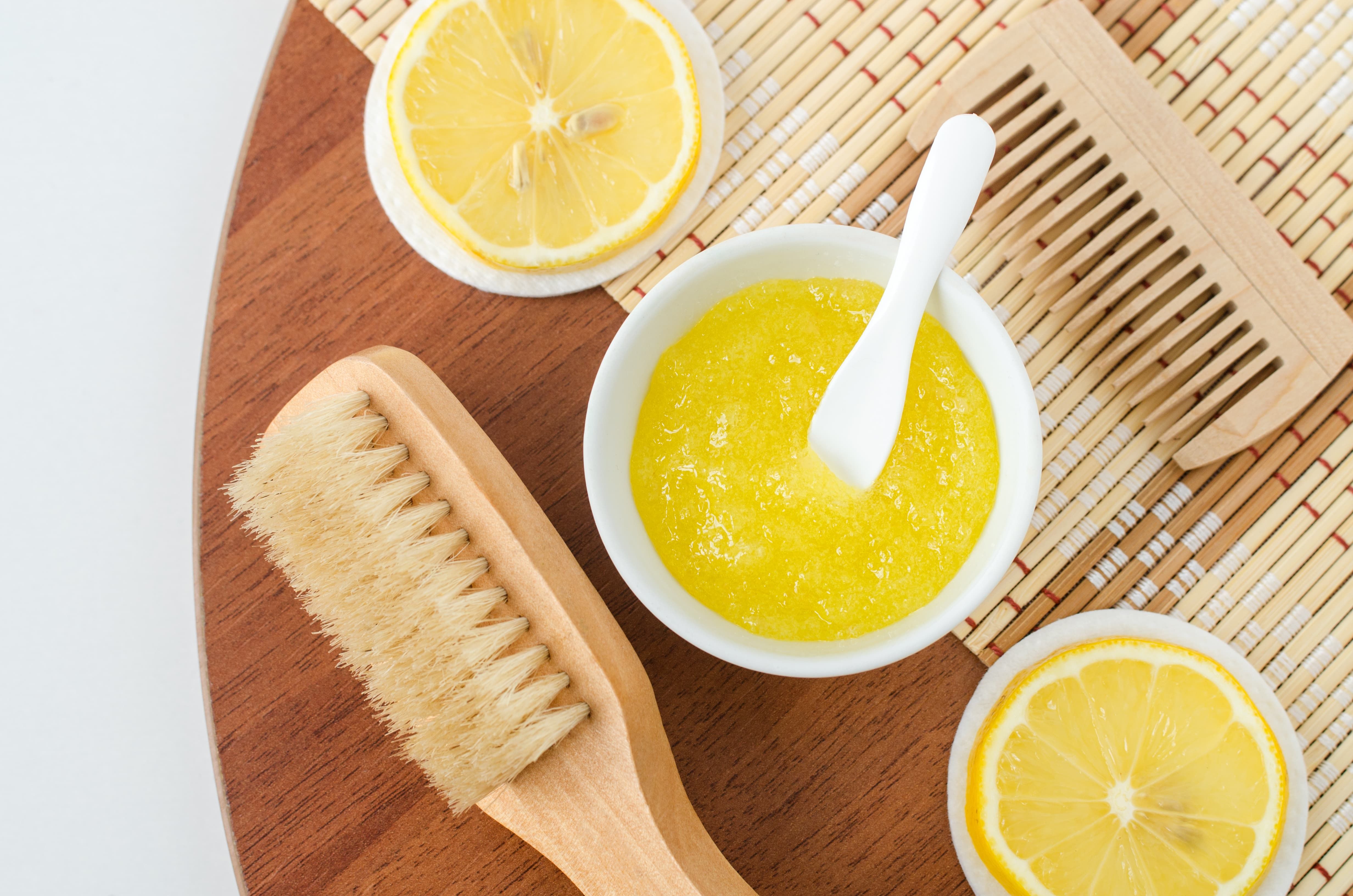 Lemon and honey rinse for hair