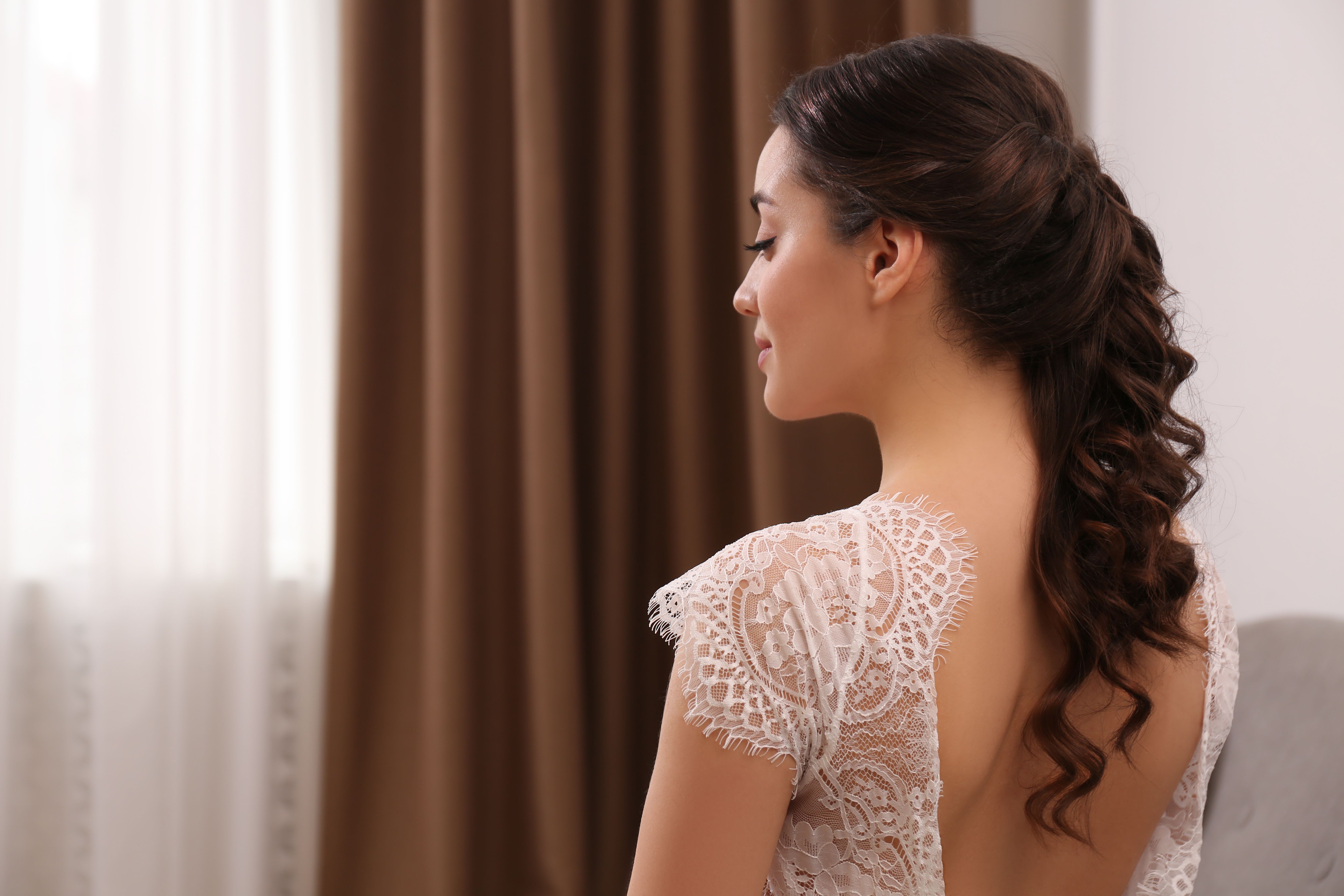  Twisted Half-Up Curly Ponytail