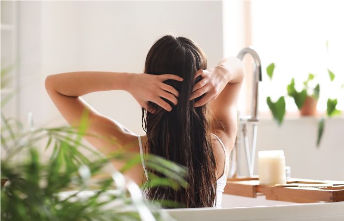 Oil Your Hair to prevent Dandruff in Winter